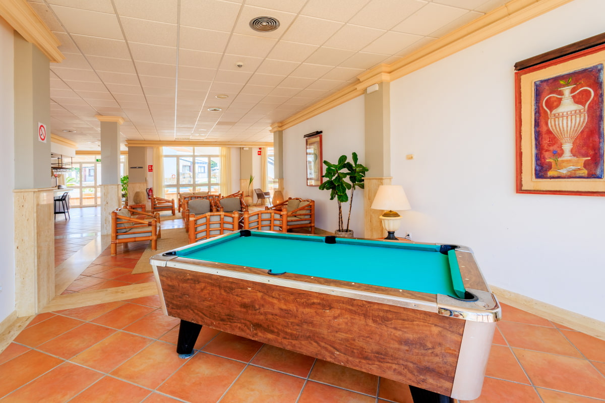 Mesa de billar en sala recreativa