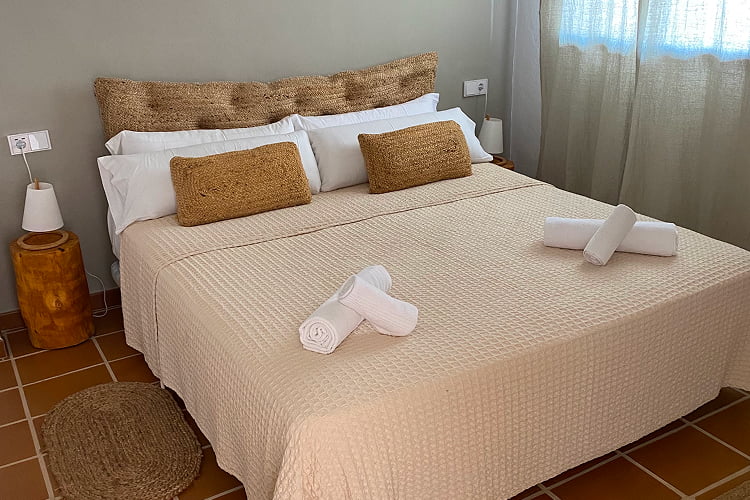 Habitación con cama doble