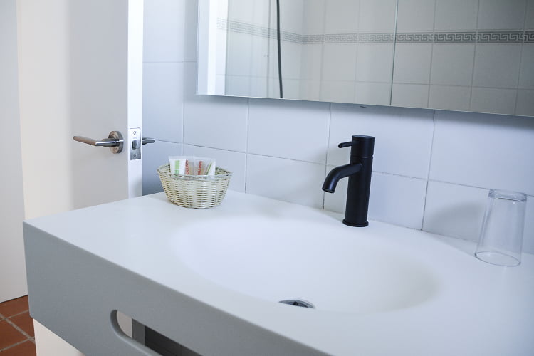 Baño con lavabo de un seno