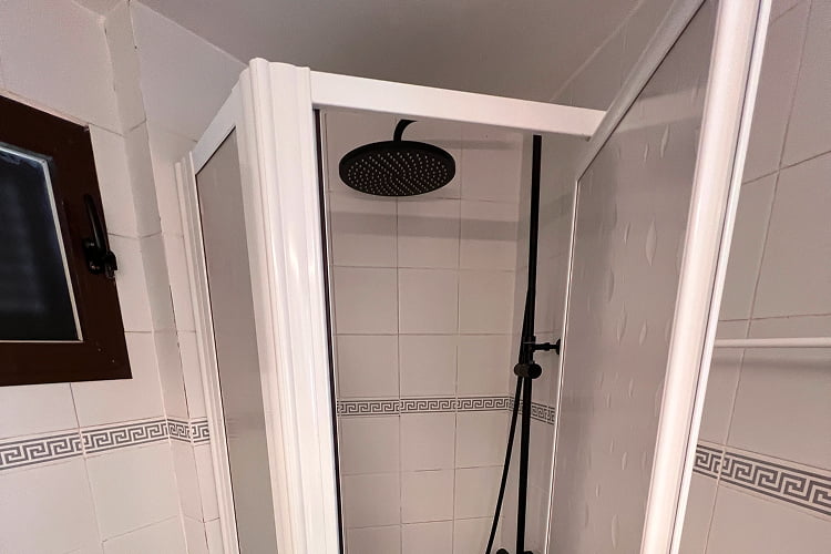 Baño completo con ducha