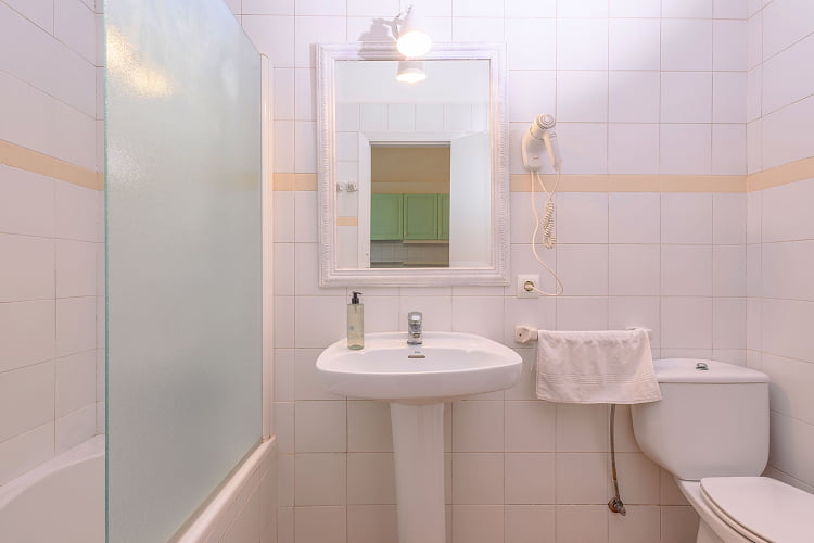 Bathroom with bathtub and hairdryer