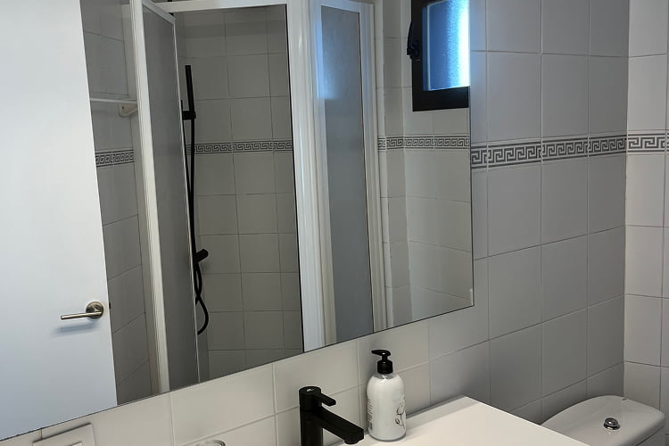 Baño completo con bañera