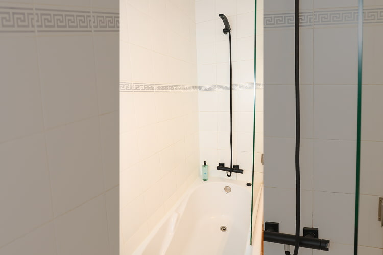 Baño con bañera duplex Nuramar